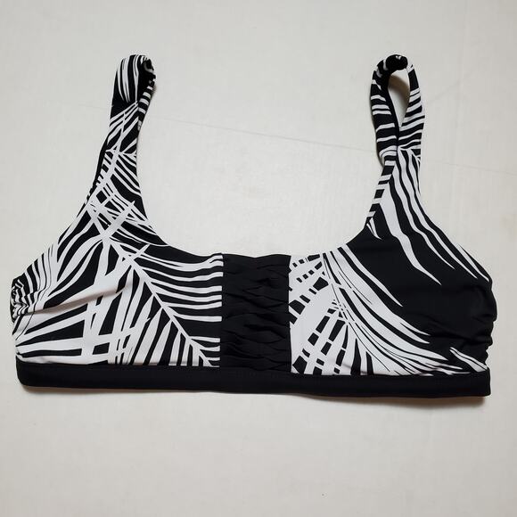 Athleta Other - Athleta Black and White Sports Bra SZ Medium